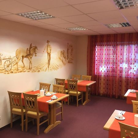 Hotel Gasthof Familie Czepl Ernsthofen ภายนอก รูปภาพ