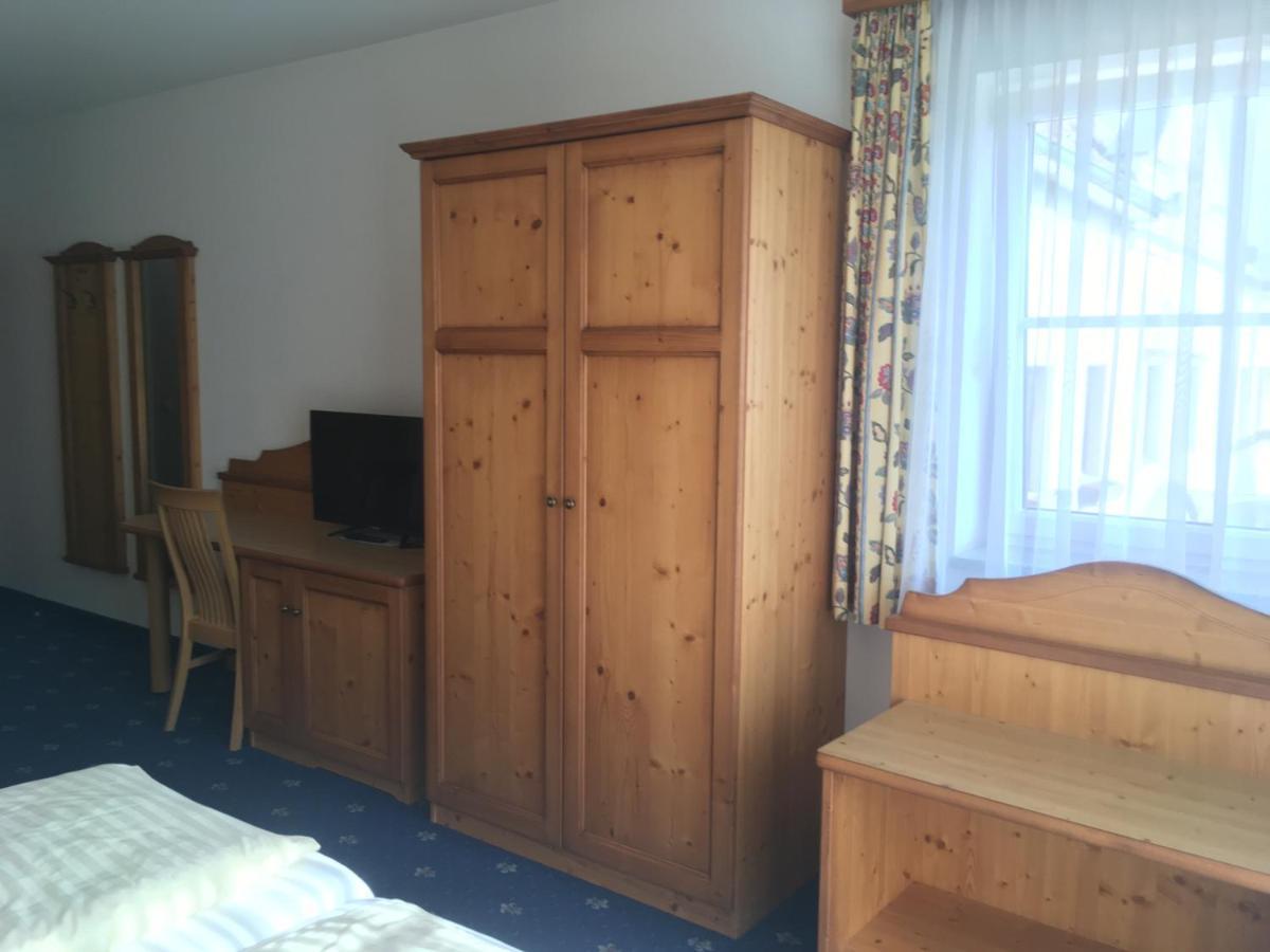 Hotel Gasthof Familie Czepl Ernsthofen ภายนอก รูปภาพ