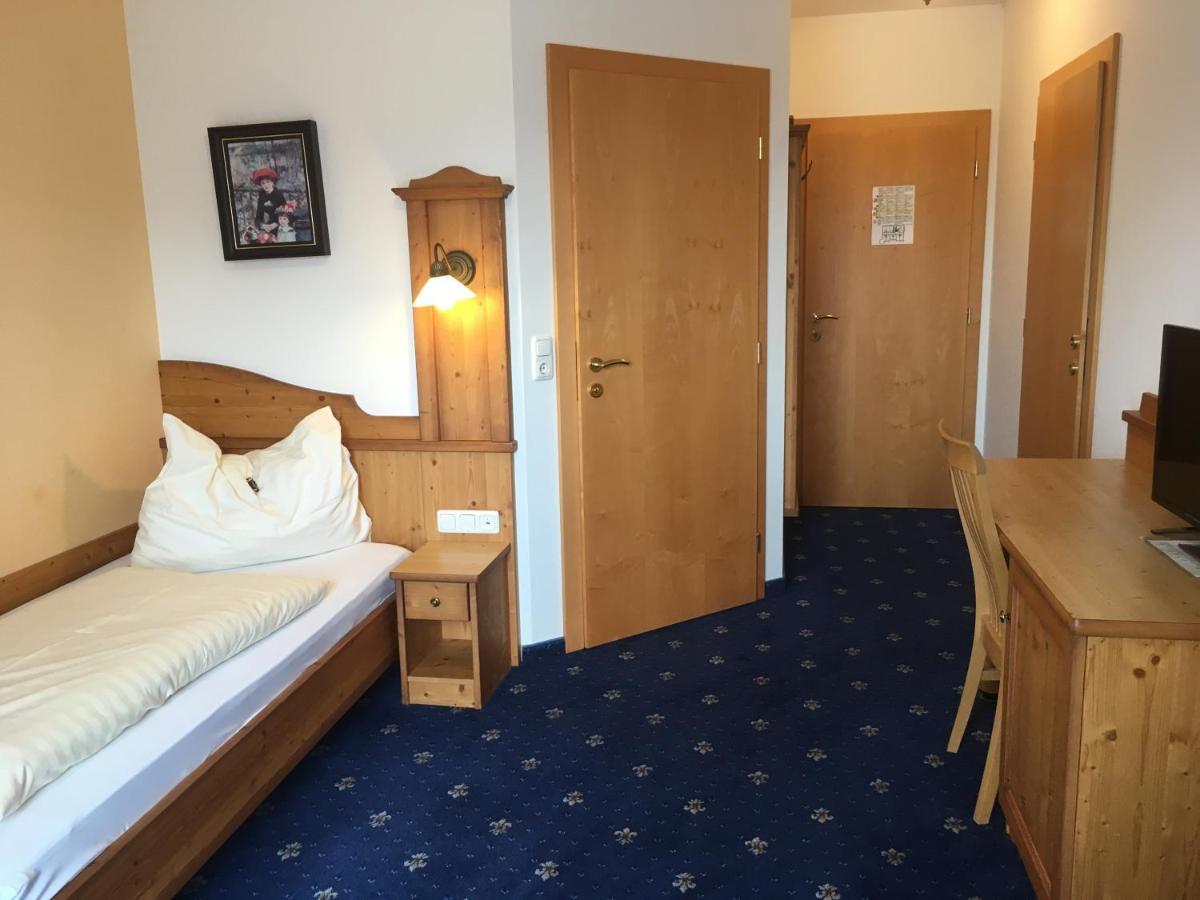 Hotel Gasthof Familie Czepl Ernsthofen ภายนอก รูปภาพ