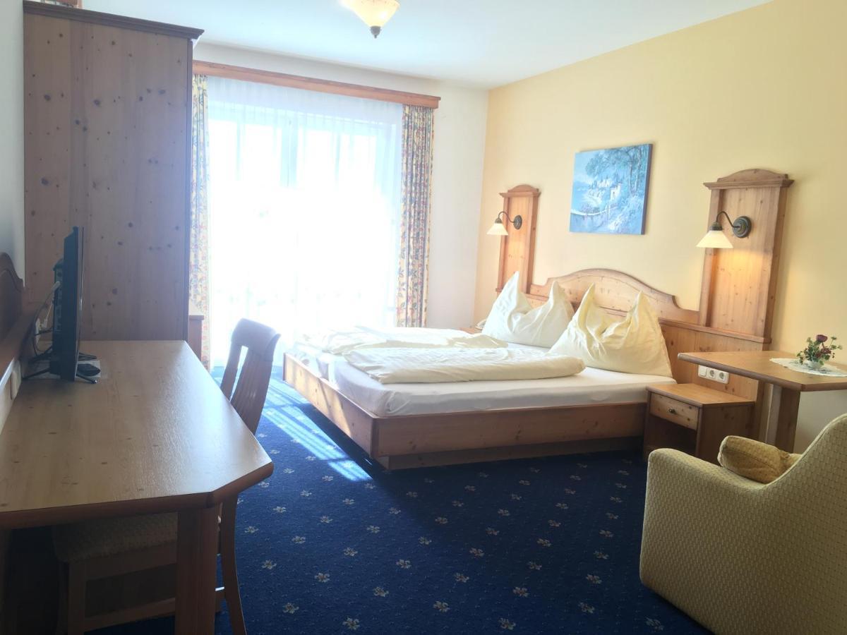 Hotel Gasthof Familie Czepl Ernsthofen ภายนอก รูปภาพ