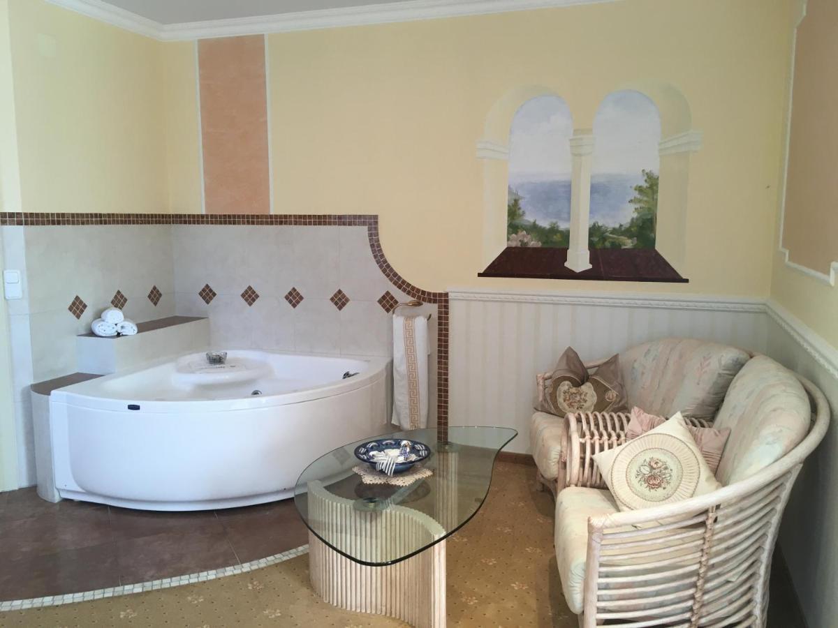 Hotel Gasthof Familie Czepl Ernsthofen ภายนอก รูปภาพ
